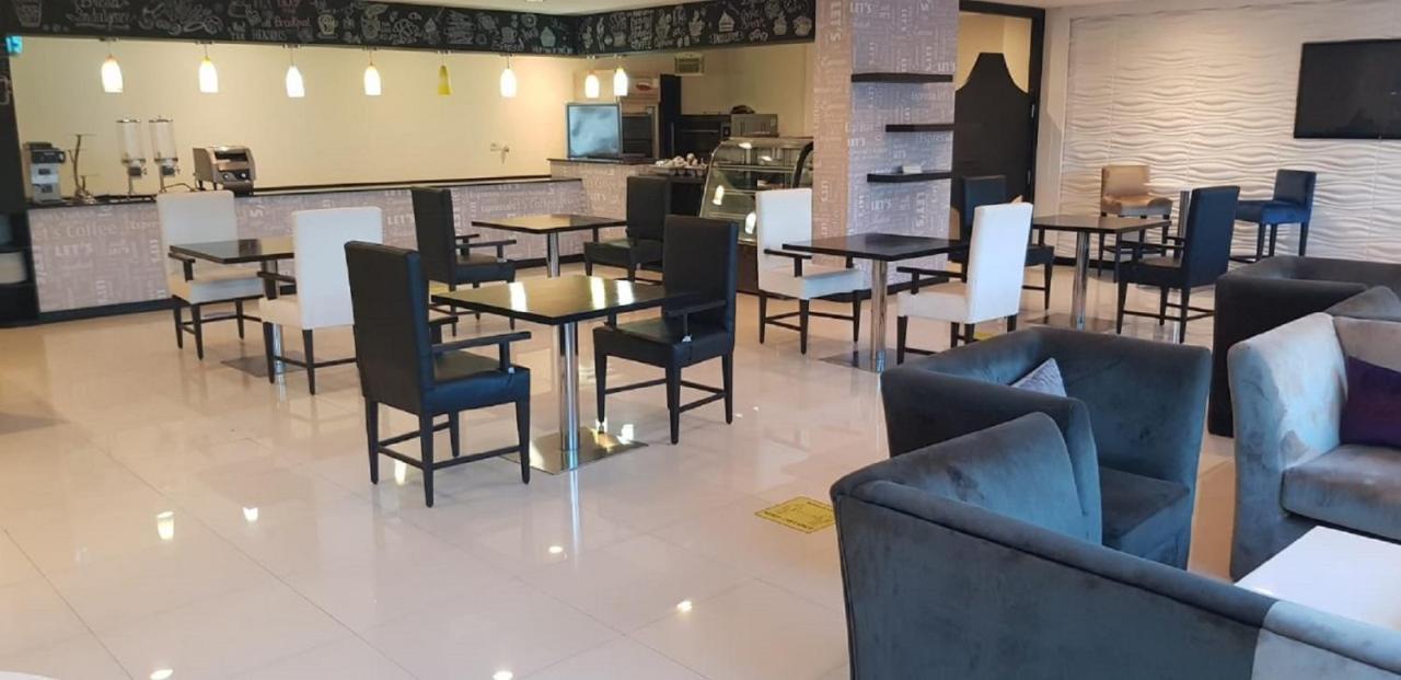 Tulip Hotel & Suites Al-Manamah Bagian luar foto