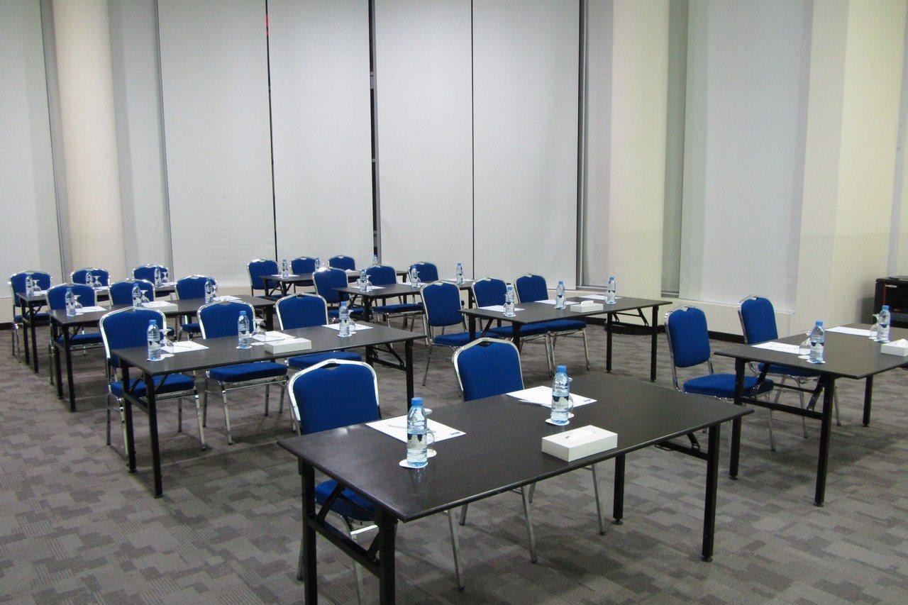 Tulip Hotel & Suites Al-Manamah Bagian luar foto